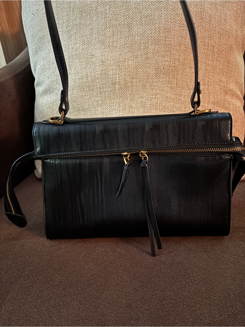 Source Unknown Black Leather Shoulder Bag with Gold Hardware
